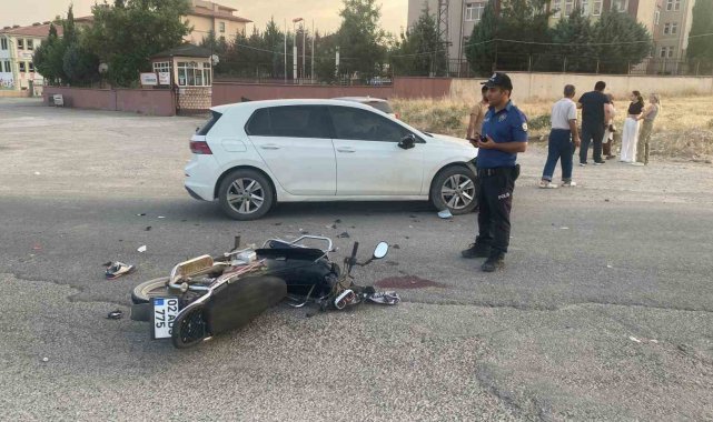 Otomobille motosiklet çarpıştı: 1 ağır yaralı