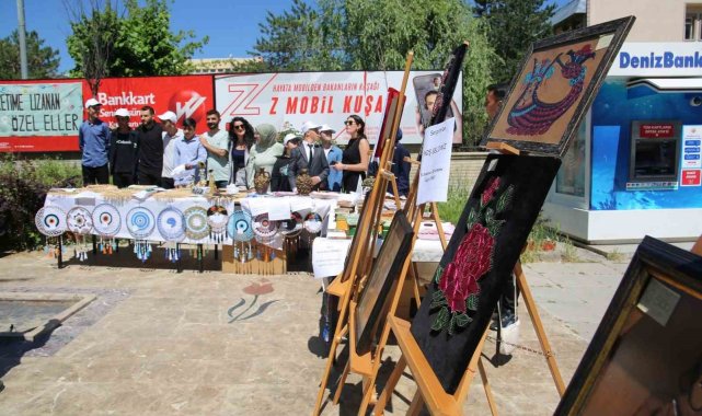 Özel öğrencilerin el emeği göz nuru eserleri görücüye çıktı