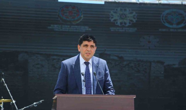 Rektör Alma, Nahçıvan'da düzenlenen "Batı Azerbaycan'a Dönüş" festivalkongresine katıldı