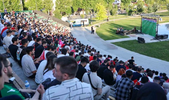Sakaryalılar milli maçı dev ekranda izleyecek