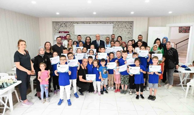 Satranç eğitimlerini başarıyla tamamladılar