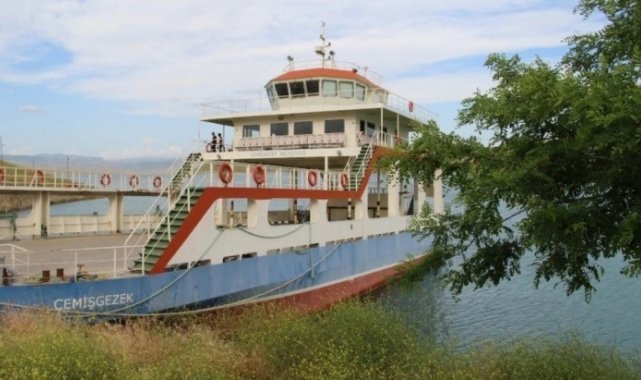 Şiddetli rüzgar feribot seferlerini de vurdu