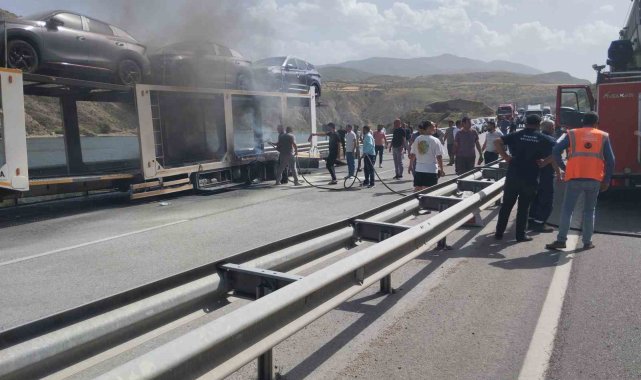 Sıfır kilometre araçlar yanmaktan son anda kurtarıldı