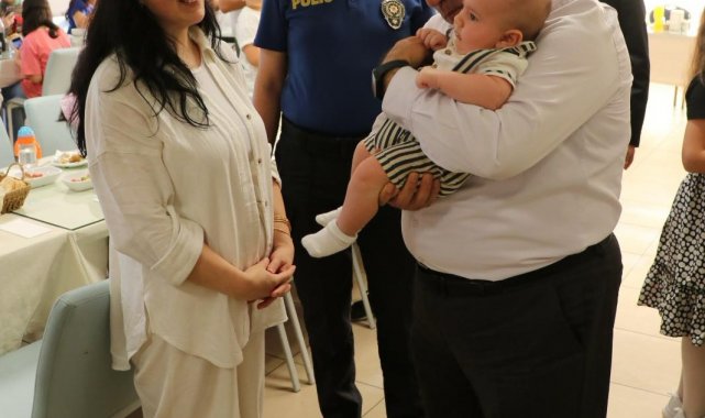 Sultanbeyli'de tayini çıkan 28 emniyet personeli için veda yemeği