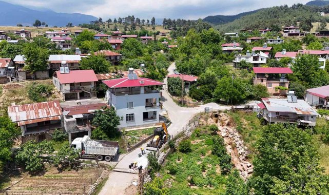Tarsus'ta köy yolları yapılıyor