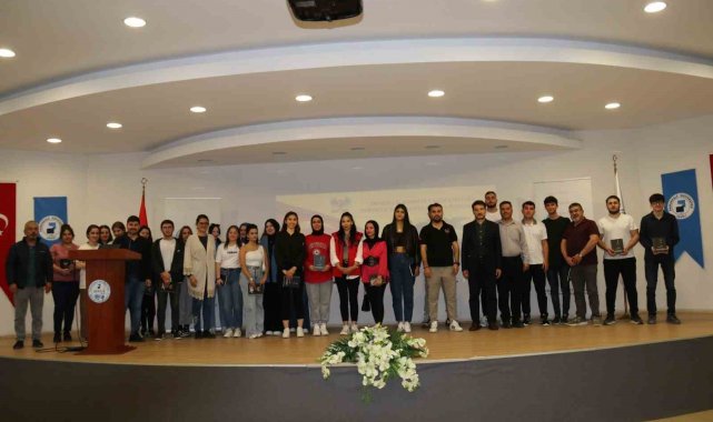 Üniversiteli gençlere terör örgütlerinin tuzakları anlatıldı