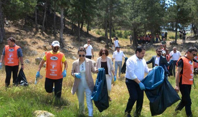 Uşak'ta Karaağaç Göledinde temizlik etkinliği yapıldı