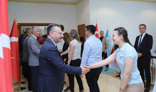 Vali Hüseyin Aksoy valilik personeli ile bayramlaştı