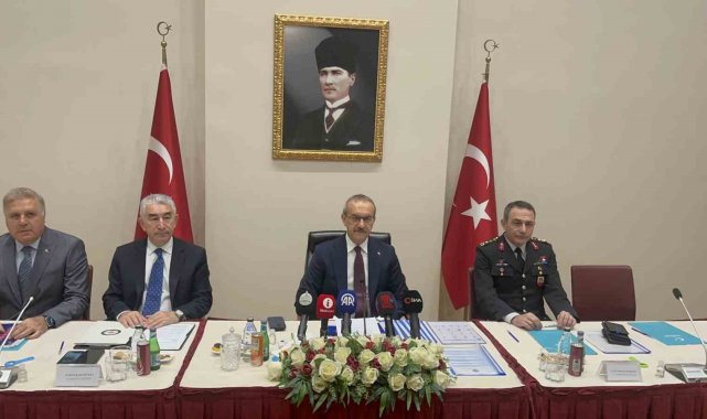 Vali Yavuz'dan belediyelere sokak köpeği uyarısı: "Hukukun gereğini yerine getirin"