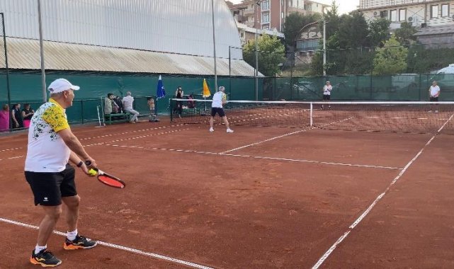 Yalova'nın ilk toprak kortu açıldı
