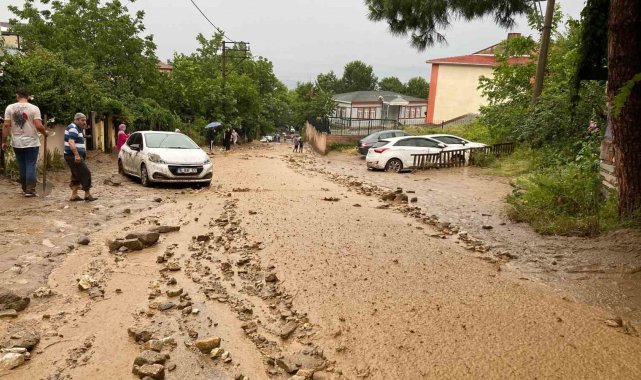 2 saatlik sağanak yağış ve dolu Bursa'da hayatı durma noktasına getirdi