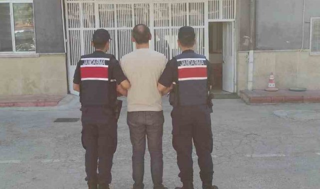 3 yıl hapis cezasıyla aranan şahıs kardeşine ait kimliği kullanırken yakalandı