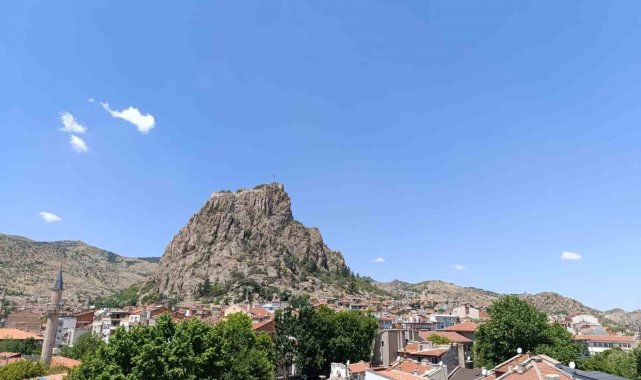 Afyonkarahisar yeni haftaya serin sayılabilecek bir havayla başladı