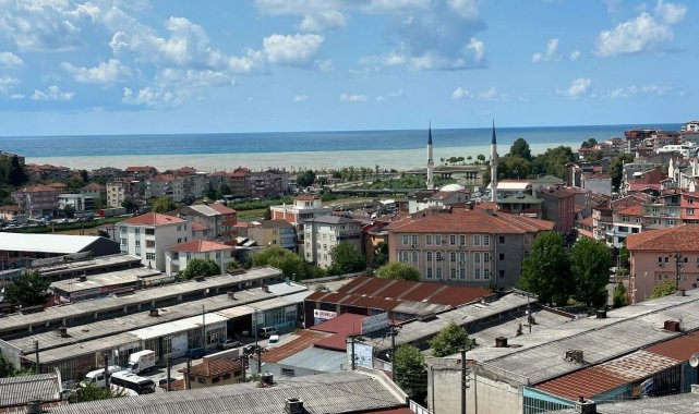 Alaplı'da deniz çamur rengini aldı