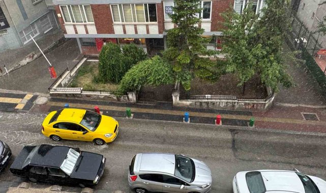 Ankara'da gök gürültülü sağanak yağış başladı