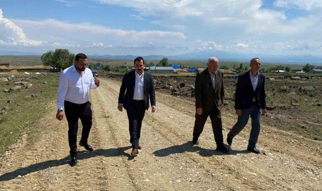 Arpaçay'da köy yolları yapılıyor