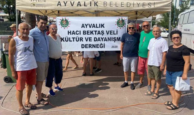 Ayvalık'ta Hacı Bektaş Veli Kültür ve Dayanışma Derneği'nden aşure hayırı