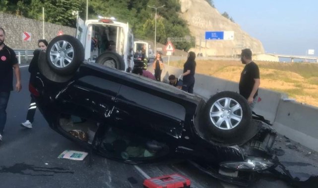 Bariyere çarpan otomobil takla attı: 5 yaralı