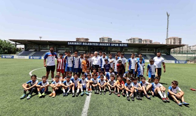 Başkan Tahmazoğlu: "Gençlerimiz en az bir branşta spor yapmalı"
