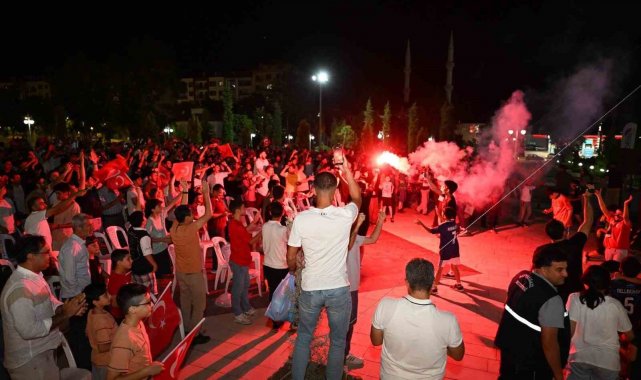 Battalgazi Belediyesi'nde milli maç coşkusu