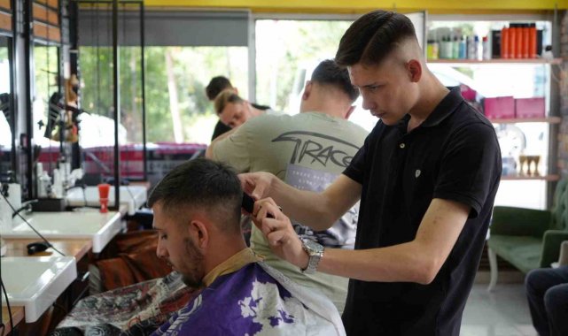 Berber ve kuaför dükkanını tatil gününde açan esnafa 9 bin lira ceza