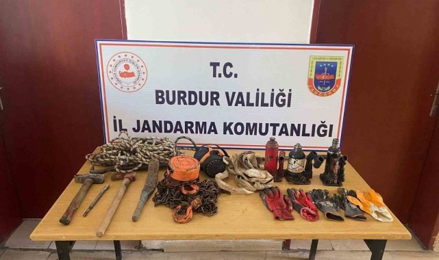 Burdur'da jandarmanın kaçakçılık ve uyuşturucu operasyonlarında 4 kişi tutuklandı