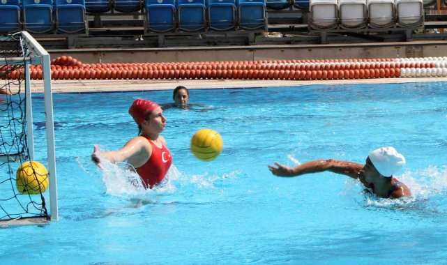 Celil Atik Yüzme Havuzu'na ilgi büyük