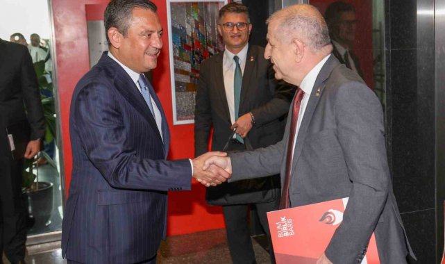 CHP lideri Özgür Özel, Zafer Partisi Genel Başkanı Ümit Özdağ'ı ağırladı