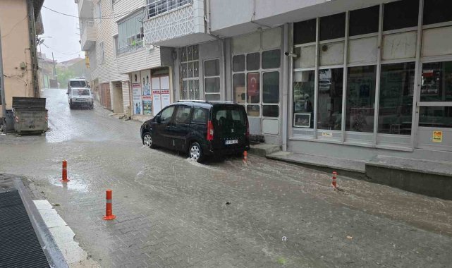 Çorum'da sağanak yağış hayatı olumsuz etkiledi