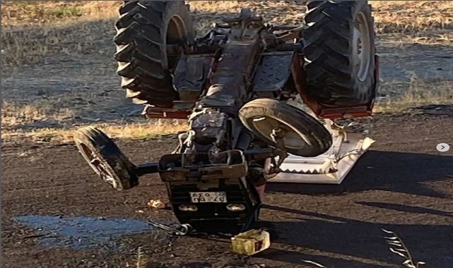 D100'de otomobil ile çarpışan traktör takla attı: 4 yaralı