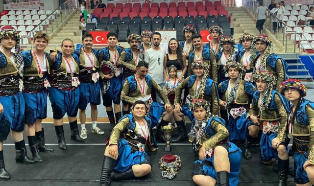 Denizli Büyükşehir Halk Oyunları Aydın'dan şampiyonlukla döndü