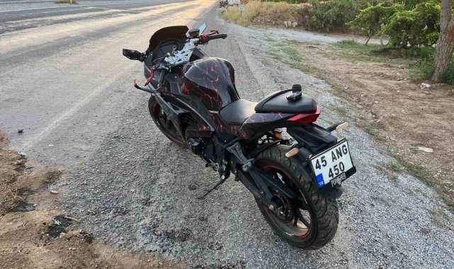 Denizli'de motosiklet şarampole devrildi; 2 yaralı