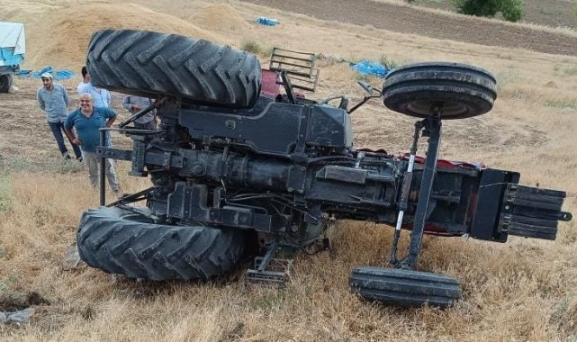 Elazığ'da traktör devrildi, sürücü yara almadan kurtuldu