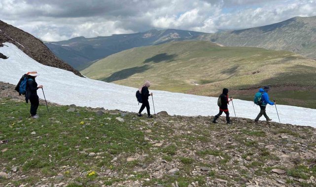Erzurum'da dört mevsimi yaşatan doğa yürüyüşü