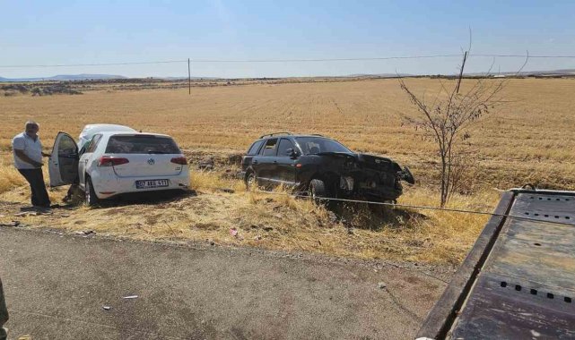 Gaziantep'te 2 araç kafa kafaya çarpıştı: 6 yaralı