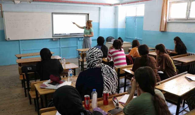 Haliliye Belediyesi ile üniversiteye hazırlık yaz kursu başladı