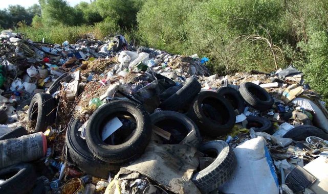 Hisarcık Belediyesi'ne Koca Çay kenarında korkutan kirlilik eleştirisi