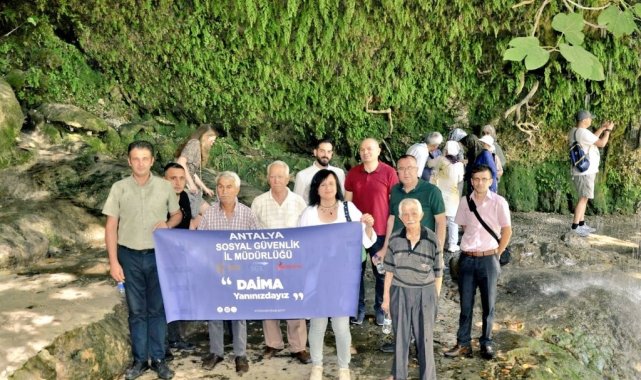 Huzurevi sakinleriyle doğada yürüdüler