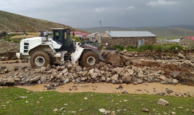 Iğdır'da şiddetli yağmur sonrası köylerde sel yaşandı
