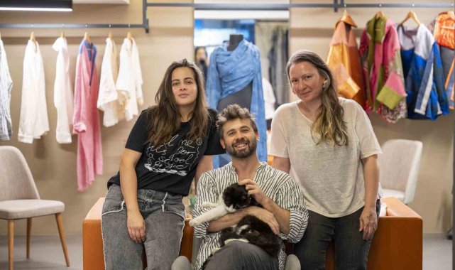 İngiliz Kraliçesi'nin portresini dokuttuğu ünlü modacı, genç yetenekleri yetiştirecek