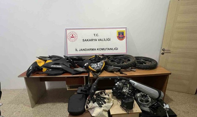 Jandarma alıcı gibi davranıp motosiklet hırsızını suçüstü yakaladı