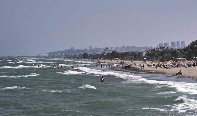 Karadeniz hırçınlaştı, "denize girmeyin" uyarısı yapıldı