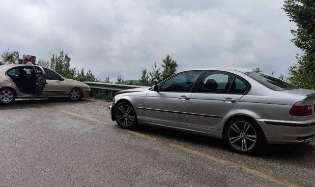 Kastamonu'da iki otomobil çarpıştı: 2 yaralı