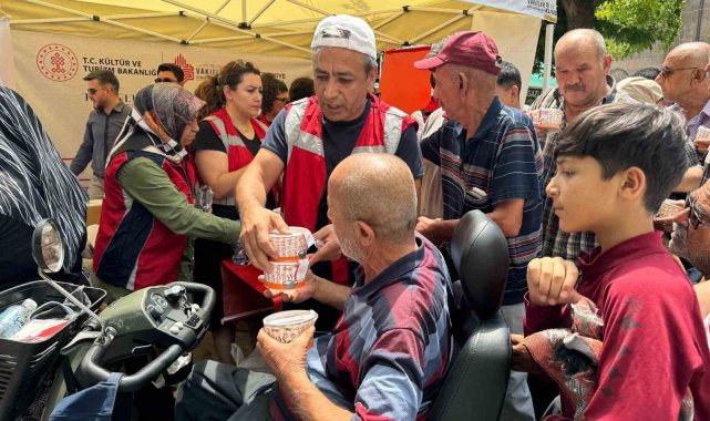 Kayseri Vakıflar Bölge Müdürlüğü'nden aşure ikramı