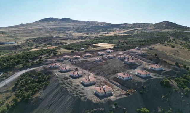 Kilis'te depremzedeler için yapılan köy konutlarının inşası sürüyor