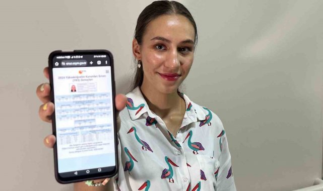 Kırım Türkü annenin kızı Safiye Yaşar, YDT'de Rusça alanında Türkiye birincisi oldu