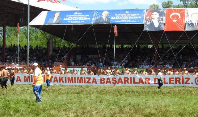 Kırkpınar'da başpehlivanlardan A Milli Futbol Takımı'na destek