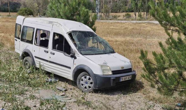 Kontrolden çıkan araç tarlaya uçtu: 2'si çocuk 7 yaralı