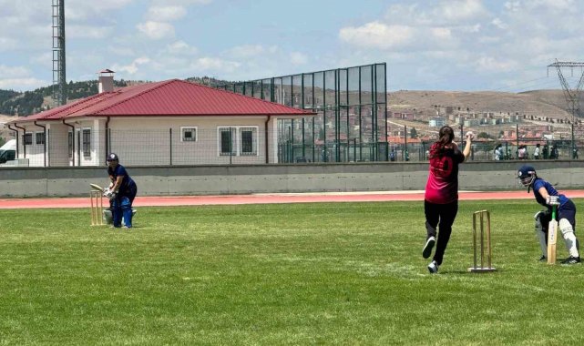 Kriket Büyük Kadınlar Açık Alan birinci ayak müsabakaları başladı