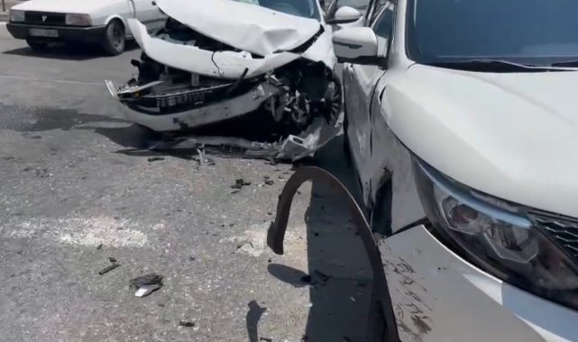 Manavgat'ta iki otomobil çarpıştı: 1 yaralı